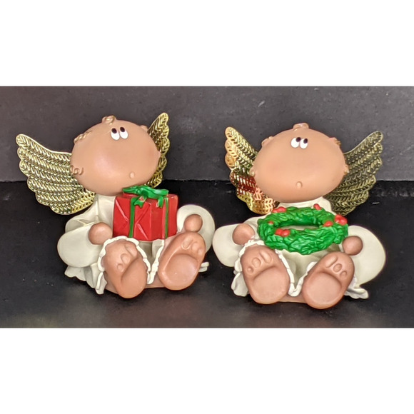 Angel Cheeks Holding A Christmas Present & Wreath By Kirk Set of 2 Vintage 2001 - Picture 5 of 5